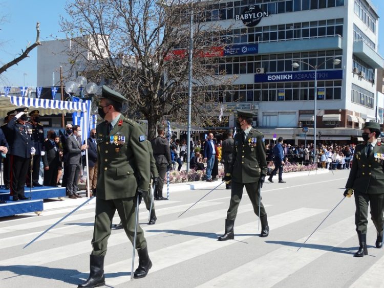 Με μεγαλοπρέπεια η παρέλαση σήμερα μετά από 2 χρόνια-Φωτογραφικά στιγμιότυπα