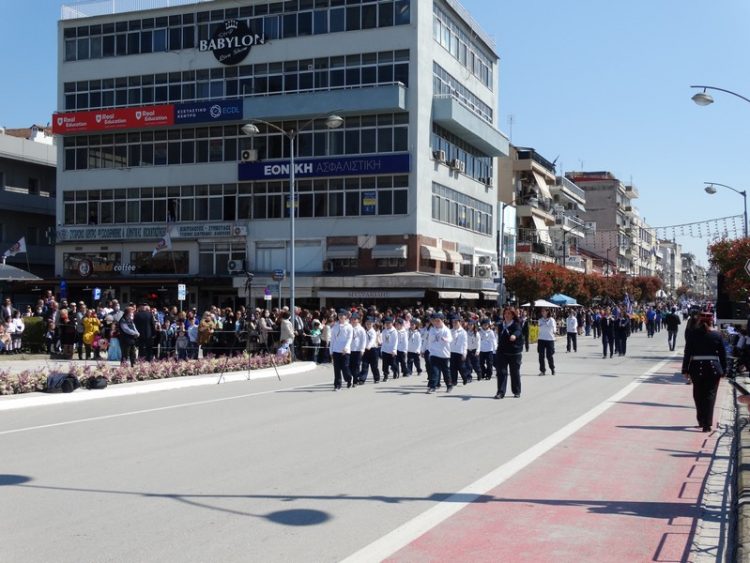 Με μεγαλοπρέπεια η παρέλαση σήμερα μετά από 2 χρόνια-Φωτογραφικά στιγμιότυπα