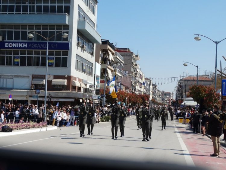 Με μεγαλοπρέπεια η παρέλαση σήμερα μετά από 2 χρόνια-Φωτογραφικά στιγμιότυπα
