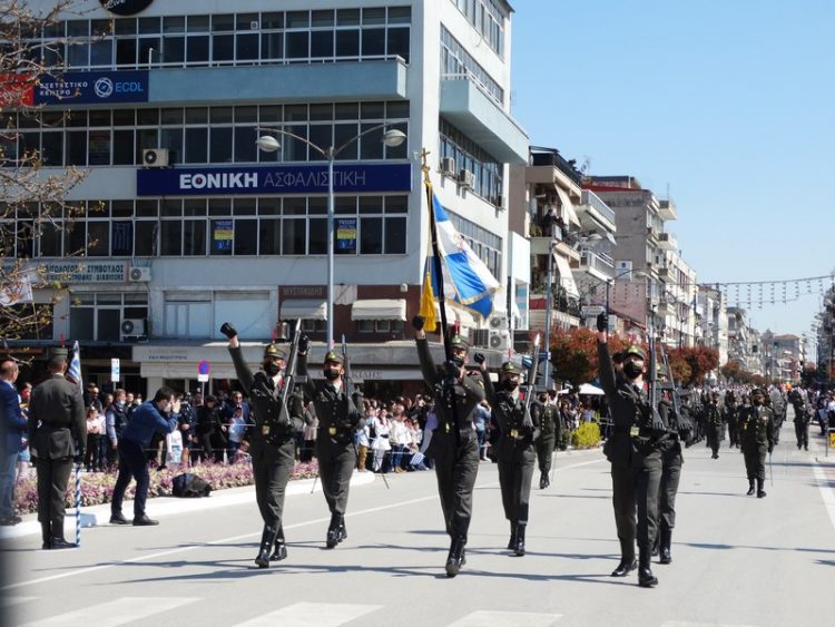 Με μεγαλοπρέπεια η παρέλαση σήμερα μετά από 2 χρόνια-Φωτογραφικά στιγμιότυπα