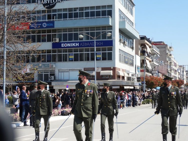 Με μεγαλοπρέπεια η παρέλαση σήμερα μετά από 2 χρόνια-Φωτογραφικά στιγμιότυπα