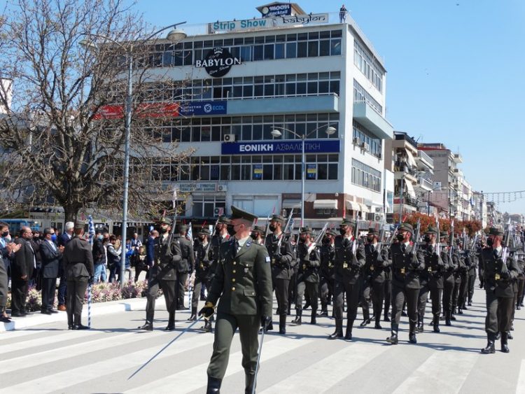 Με μεγαλοπρέπεια η παρέλαση σήμερα μετά από 2 χρόνια-Φωτογραφικά στιγμιότυπα
