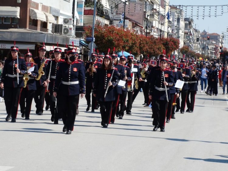 Με μεγαλοπρέπεια η παρέλαση σήμερα μετά από 2 χρόνια-Φωτογραφικά στιγμιότυπα