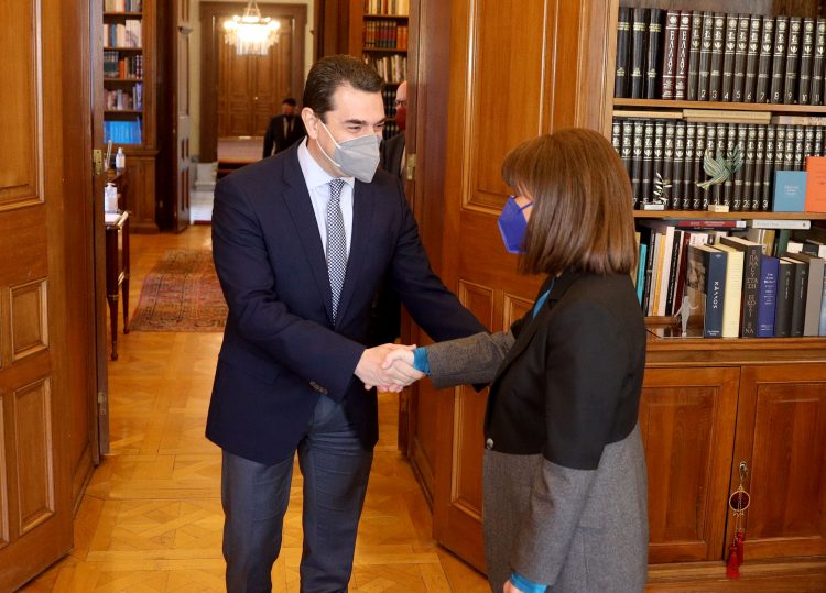 Συνάντηση Σκρέκα – Σακελλαροπούλου για την ενεργειακή κρίση