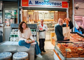 Το τυροπωλείο του παππού από τα Τρίκαλα στη Βαρβάκειο έγινε Τσηζ από την εγγονή