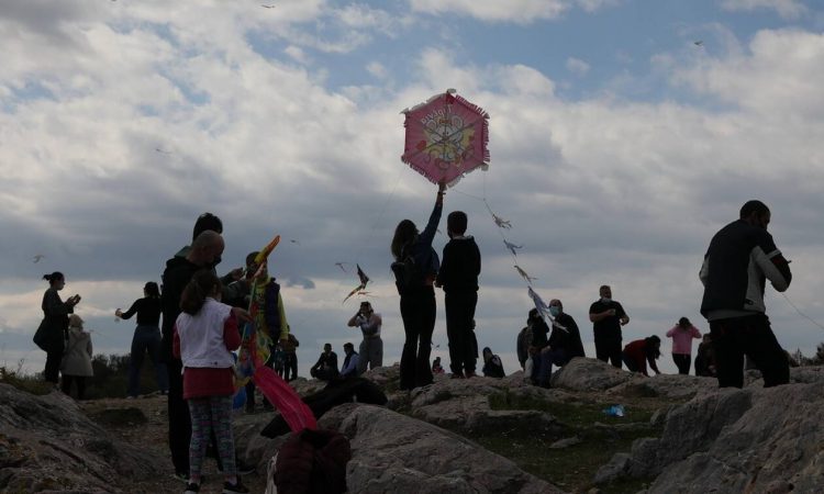Ο καιρός την Καθαρά Δευτέρα: Με συννεφιά, βροχές και καταιγίδες το πέταγμα του χαρταετού