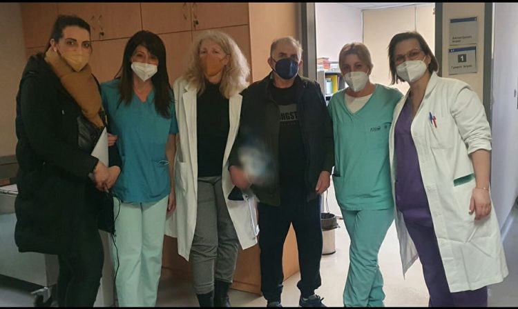 Ο Τρικαλινός που νίκησε τον covid μετά από 31 μέρες στη ΜΕΘ, επέστρεψε γερός για να ευχαριστήσει γιατρούς και νοσηλευτές