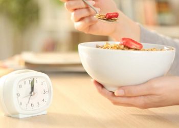 Πόσο αδυνατίζουμε όταν τρώμε σε συγκεκριμένες ώρες – Έρευνα απαντά