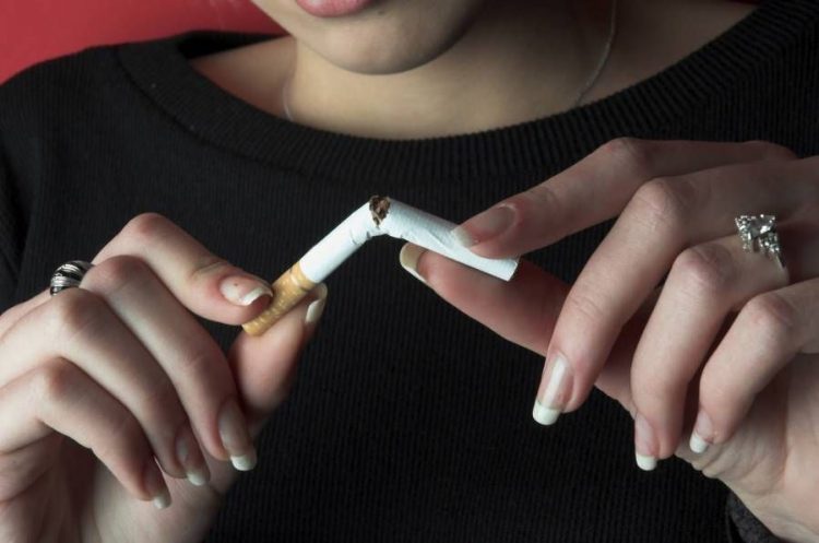 Τροφές και κόλπα στη διατροφή που βοηθούν να κόψετε το κάπνισμα