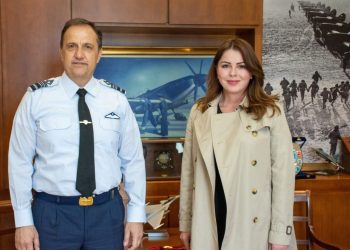 Παπακώστα στον Αρχηγό Γ.Ε.Α: «Η προσήλωσή σας στο καθήκον είναι η εγγύηση της ασφάλειας του Έθνους μας»
