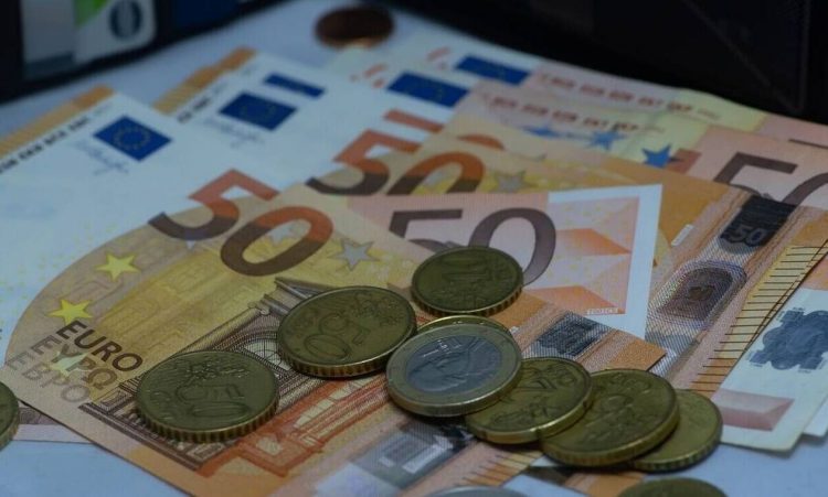 Επιταγή ακρίβειας: Πότε θα δοθεί το ποσό των 200 ευρώ – Ποιοι είναι οι δικαιούχοι