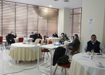 Ψηφιακές εκπτωτικές κάρτες ΑμεΑ για τις δημόσιες συγκοινωνίες από την Περιφέρεια