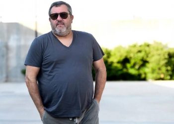 Μίνο Ραϊόλα: «Fake news ο θάνατος του» λέει συνεργάτης του – Παλεύει για τη ζωή του