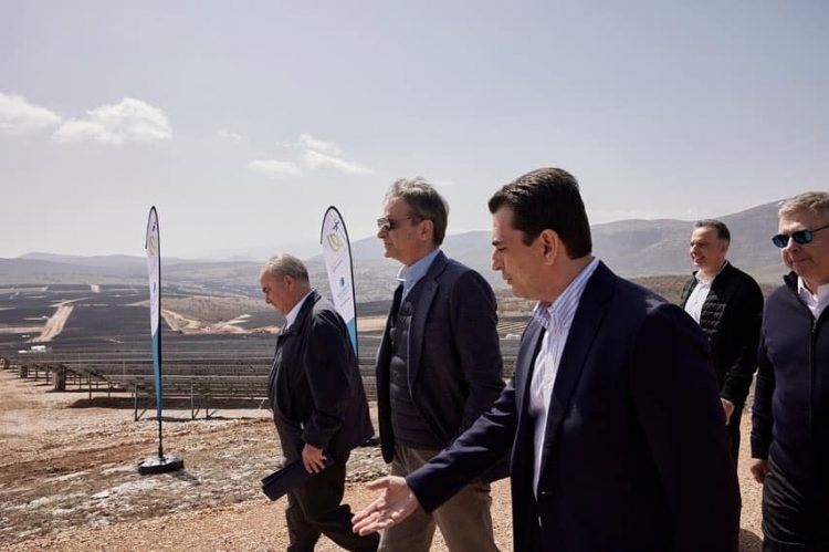 Μητσοτάκης και Σκρέκας στην Κοζάνη για τα εγκαίνια του μεγαλύτερου φωτοβολταϊκού πάρκου στην ΝΑ Ευρώπη