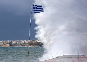 Καιρός – Μ. Παρασκευή: Σύννεφα στην Αττική, λασποβροχή στη Θεσσαλονίκη – Θυελλώδεις άνεμοι στο Ιόνιο