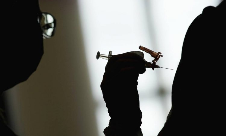 Κορονοϊός: Ποιοι θα κάνουν την 4η δόση του εμβολίου – Τι λένε οι ειδικοί