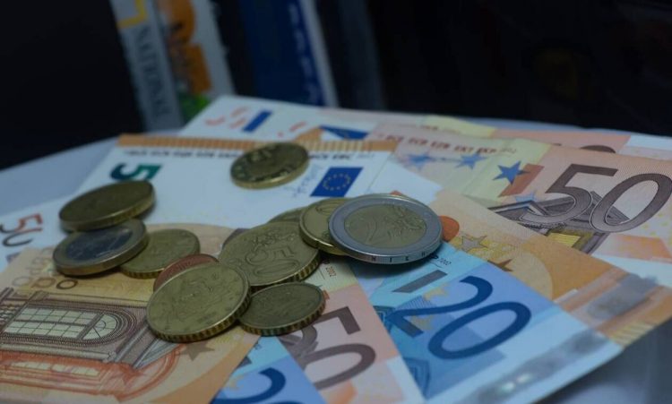 Επίδομα Πάσχα: Πότε και σε ποιους θα δοθούν 200 ευρώ