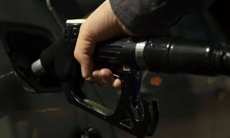 Επίδομα βενζίνης: Βήμα – βήμα πώς θα κάνεις την αίτηση – Ποια στοιχεία θα χρειαστείς