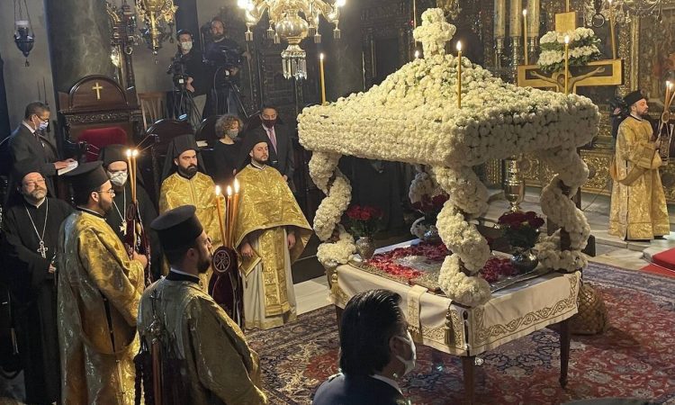Μεγάλη Παρασκευή: Η Περιφορά του Επιταφίου, τα έθιμα σε όλη την Ελλάδα