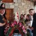 Ο στολισμός του επιταφίου στο Ανήλιο Μετσόβου είναι υπόθεση των… νέων