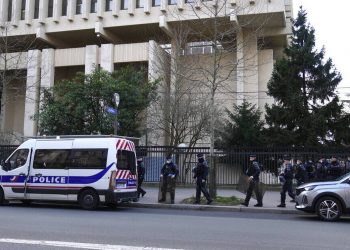 Τρόμος στο Παρίσι: Αστυνομικοί άνοιξαν πυρ εναντίον αυτοκινήτου – Δύο νεκροί, ένας τραυματίας