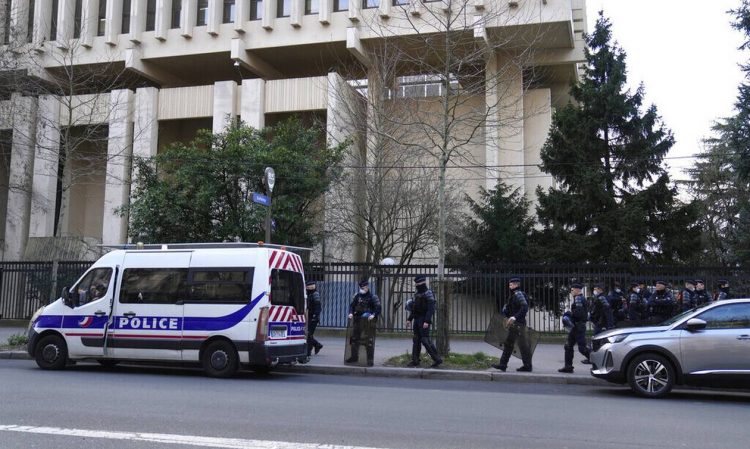 Τρόμος στο Παρίσι: Αστυνομικοί άνοιξαν πυρ εναντίον αυτοκινήτου – Δύο νεκροί, ένας τραυματίας