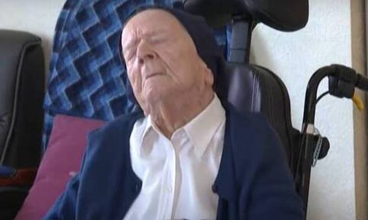 Γαλλία: Η καλόγρια που έφτασε τα 118 με σοκολάτα και κρασί