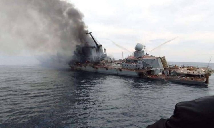 Φωτογραφίες και βίντεο από το Moskva πριν βυθιστεί, σύμφωνα με τον διεθνή Τύπο