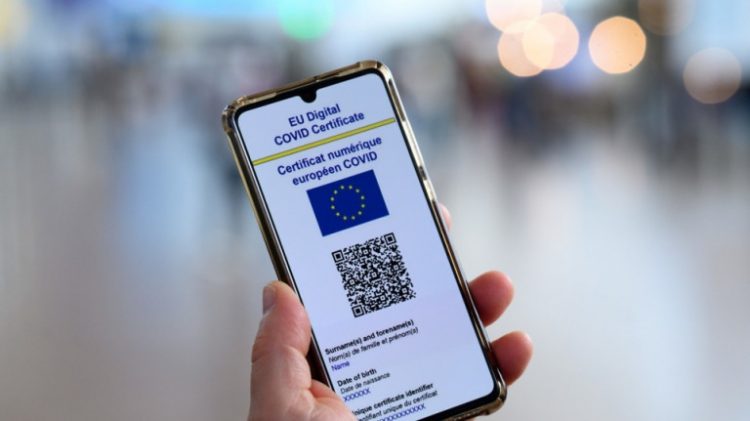 Τέλος στα πιστοποιητικά εμβολιασμού και νόσησης στη χώρα μας από την 1η Μαΐου