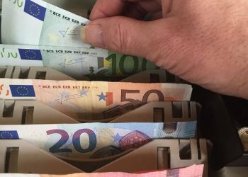 Δώρο Πάσχα, έκτακτο επίδομα, μισθοί, συντάξεις: Μπαράζ πληρωμών τη Μεγάλη Εβδομάδα