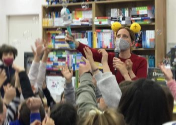 “Τα Φλαφ της ευτυχίας” της Μαρίνας Γιώτη σε μία εκδήλωση που θύμιζε γιορτή στα Τρίκαλα