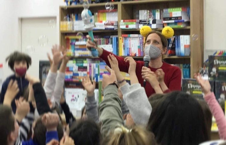 “Τα Φλαφ της ευτυχίας” της Μαρίνας Γιώτη σε μία εκδήλωση που θύμιζε γιορτή στα Τρίκαλα