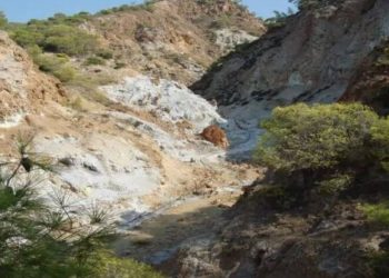 Το άγνωστο ηφαίστειο της Κορίνθου – Βρίσκεται μια «ανάσα» από την Εθνική Οδό!