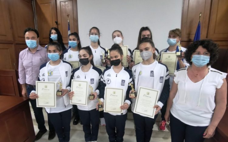 Αθλήτριες της αισθητικής ομαδικής γυμναστικής βράβευσε ο Δήμαρχος Τρικκαίων
