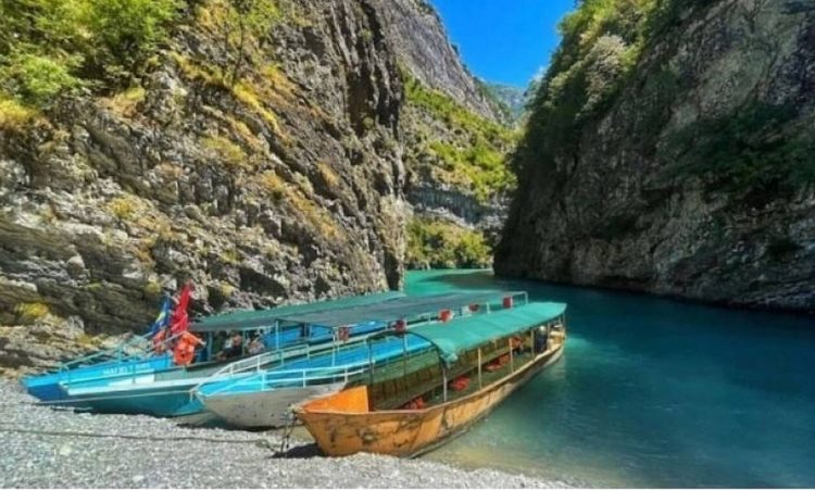 Ο κρυμμένος παράδεισος της Αλβανίας που θυμίζει Άγιο Δομίνικο και Survivor