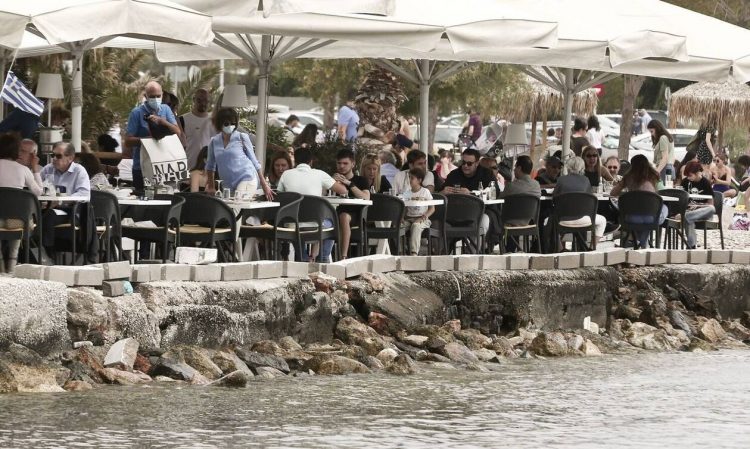 Άρση μέτρων: Η Πρωτομαγιά της «ελευθερίας» – Τι αλλάζει σε κλειστούς χώρους, πιστοποιητικά, σχολεία