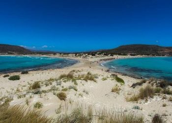 Απόδραση στην Ελαφόνησο: Τα σμαραγδένια νερά και η κατάλευκη άμμος της