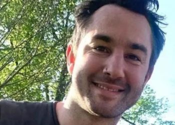 Εργοδότης έδωσε όλο το πόσο του τραπεζιού στη σερβιτόρα επειδή οι πελάτες την μείωναν & ήταν αλαζόνες