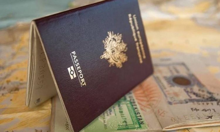Μετά την απαγόρευση των Golden Visa, stop της ΕΕ και στις αγορές ακινήτων από Ρώσους