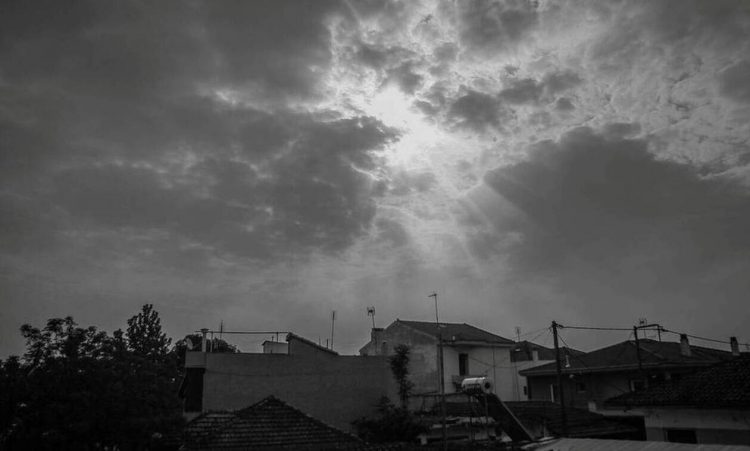 Άστατος ο καιρός το Σαββατοκύριακο – Σε ποιες περιοχές θα βρέξει