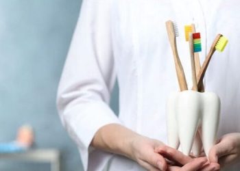 Γιατί είναι σημαντικό να καθαρίζετε τη θήκη από τις οδοντόβουρτσες – Χρήσιμα tips καθαρισμού