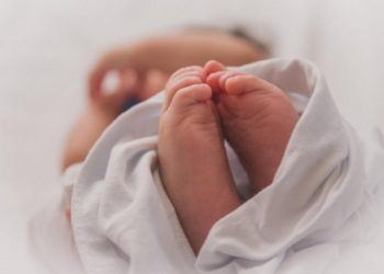 ΕΟΦ: Ανακαλεί παρτίδες γνωστού παιδικού baby oil