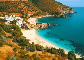 Κάλαμος Εύβοιας: Ο διπλός υδάτινος παράδεισος (video)