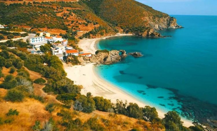 Κάλαμος Εύβοιας: Ο διπλός υδάτινος παράδεισος (video)
