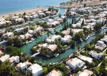 Αυτό είναι το Μαϊάμι της Ελλάδας – Απέχει μόλις δύο ώρες από την Αθήνα