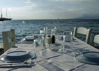 Ακρίβεια: Απίστευτο και όμως ελληνικό – Μερίδα γύρος κοστίζει 23 ευρώ στη Μύκονο!