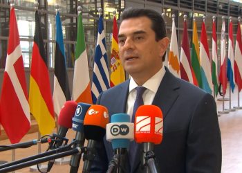 Σκρέκας από τις Βρυξέλλες: «Να εκπέμψει η Ευρώπη μήνυμα ενότητας και αλληλεγγύης για την αντιμετώπιση της ενεργειακής κρίσης»