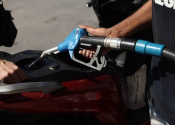 Βενζίνη: Φόβοι ότι θα φτάσει τα 3 ευρώ το λίτρο – Σχέδιο για επιδότηση και το καλοκαίρι