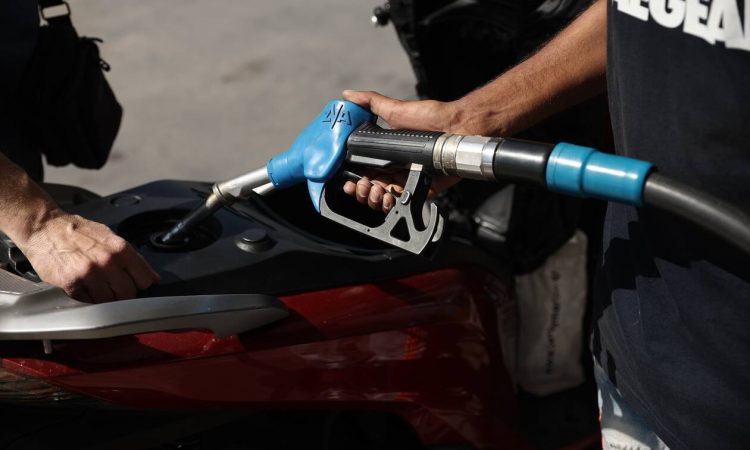Βενζίνη: Φόβοι ότι θα φτάσει τα 3 ευρώ το λίτρο – Σχέδιο για επιδότηση και το καλοκαίρι