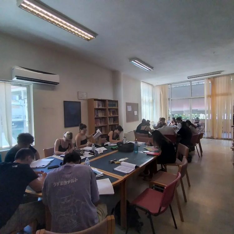 Κατάμεστο από μαθητές των Πανελληνίων το αναγνωστήριο της Δημοτικής Βιβλιοθήκης